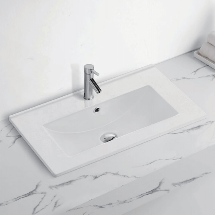 Comment puis-je réparer et entretenir les rayures sur mon lavabo de salle de bain en céramique ?